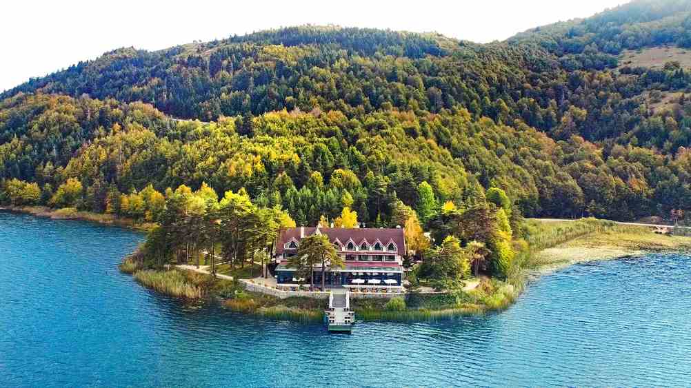 Şömineli ahşap köşk butik otel