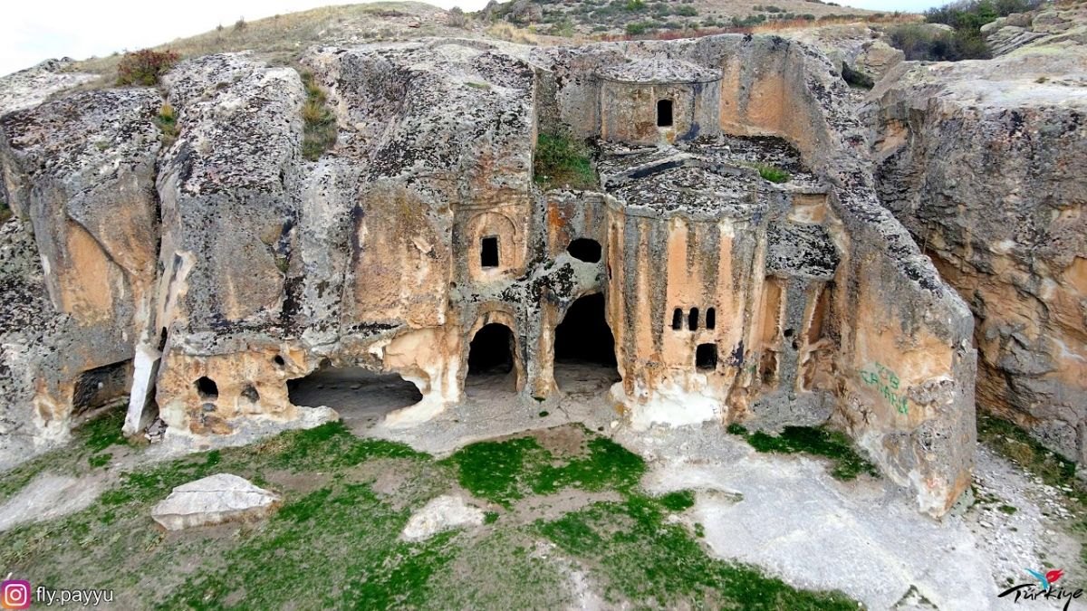 Frig Vadisi peri bacaları