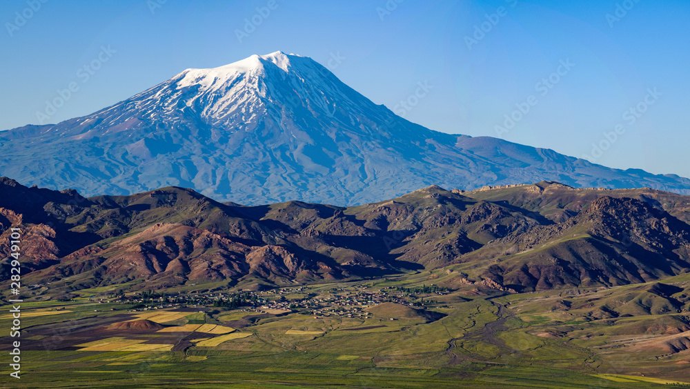 Ağrı Dağı 5137m karlı zirve