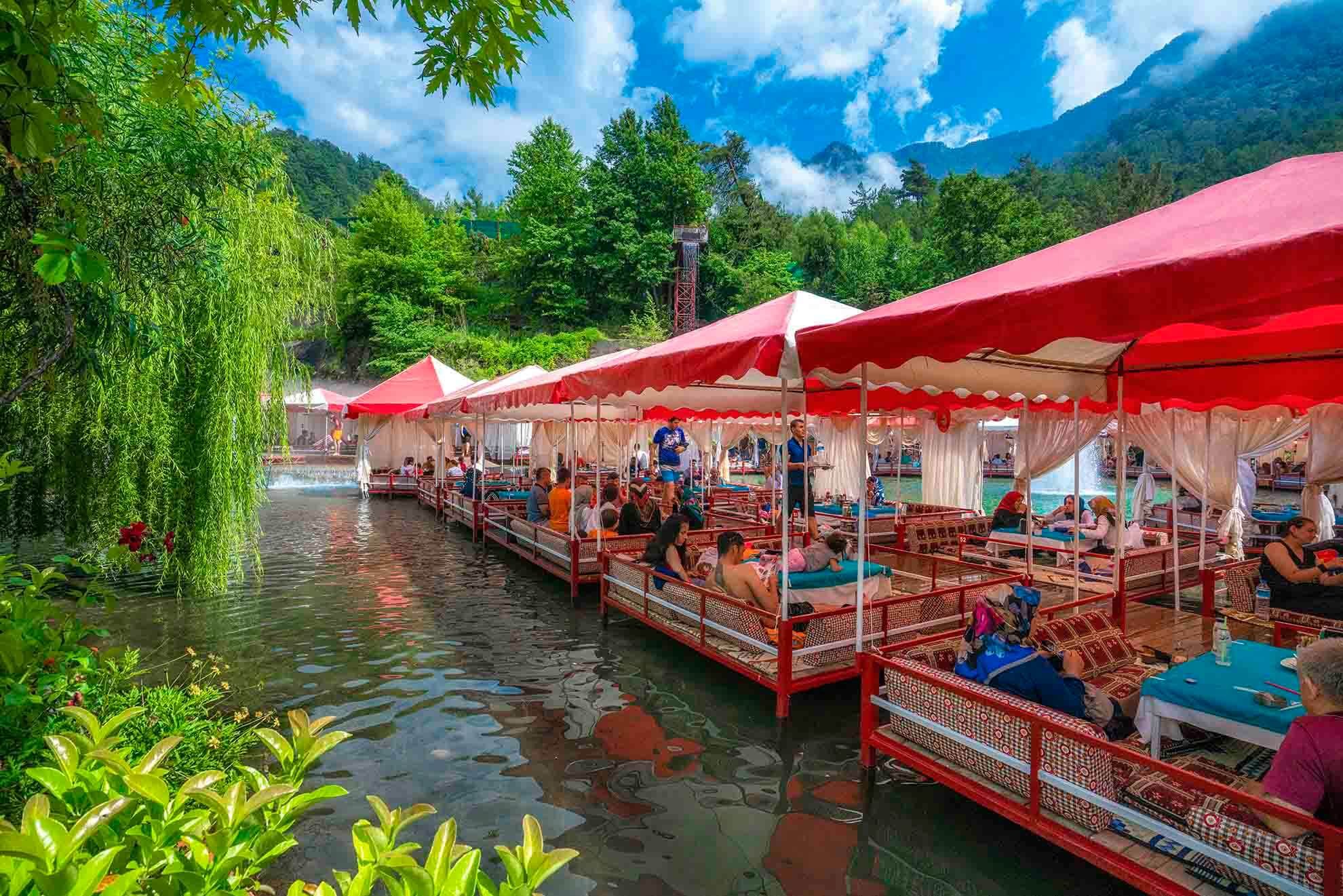 Dim Çayı kanyonu serin alabalık restoran
