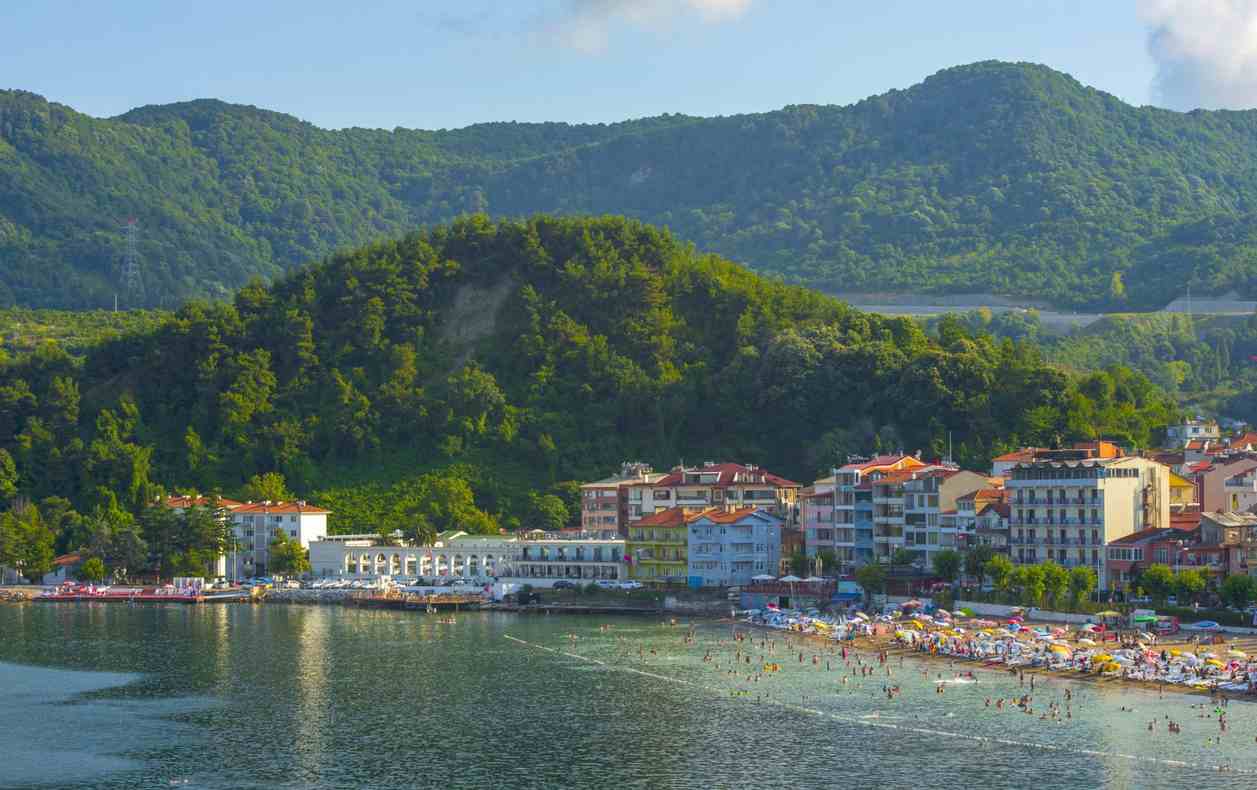 Büyük Liman balıkçı tekneleri restoran