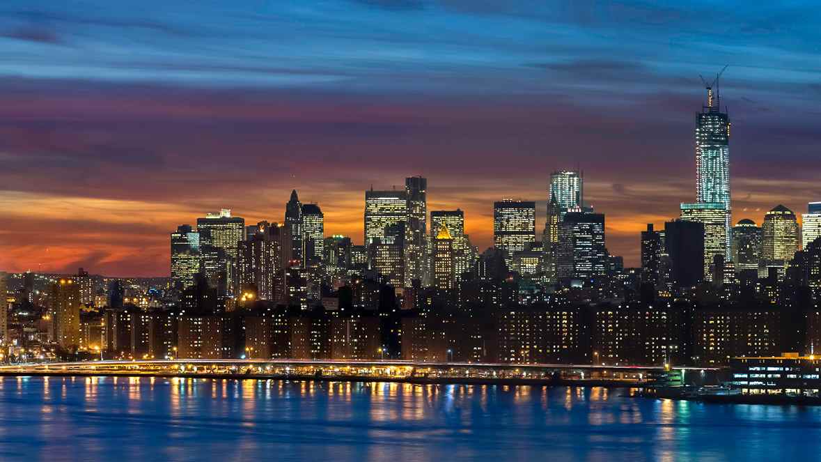 New York'ta Manhattan silüeti, Empire State ve sarı taksiler — Amerika kıtasının metropolü