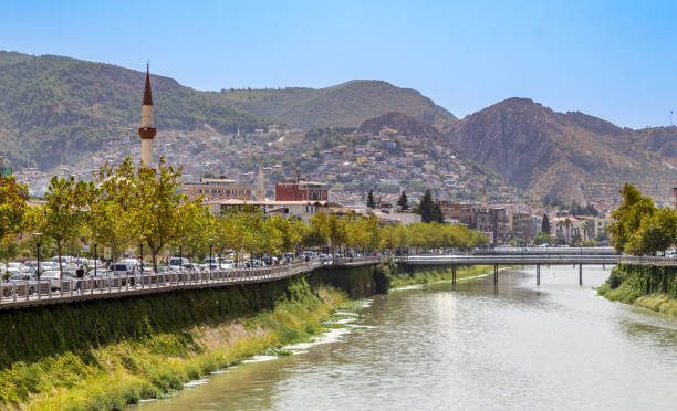 Asi Nehri sahil çay kahve restoran