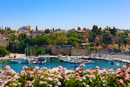 Düden Şelalesi Antalya denize dökülen şelale