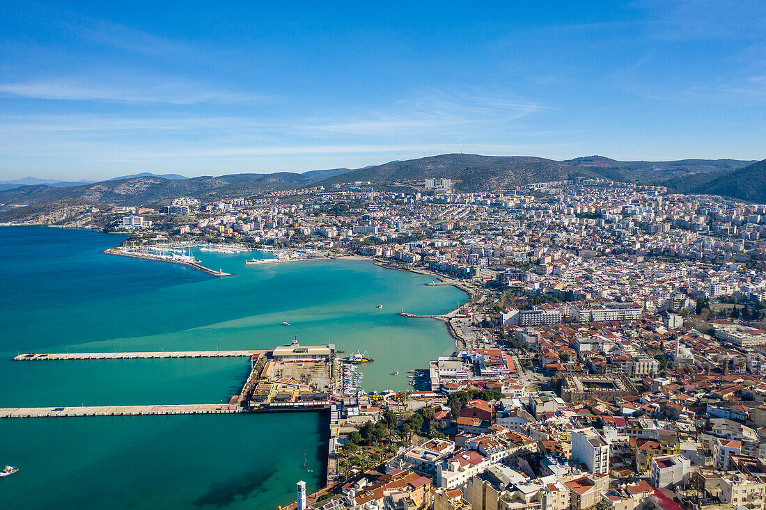 Kuşadası kruvaziyer limanı martılar Güvercinada
