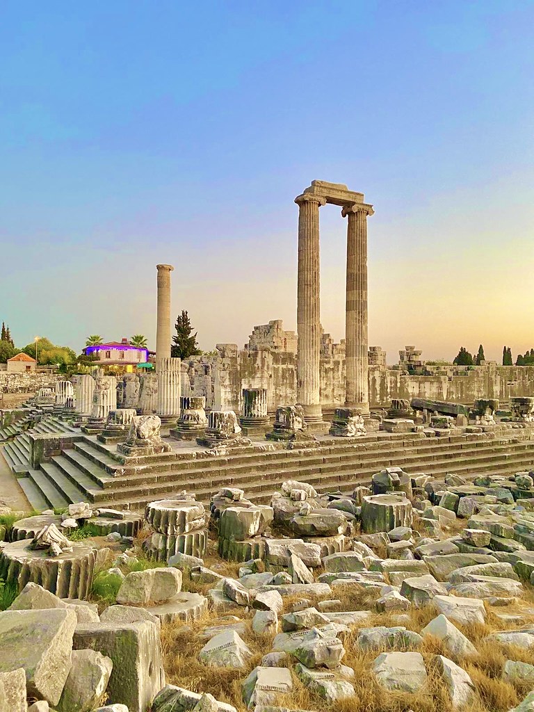 Didim Apollon Tapınağı 122 sütun antik