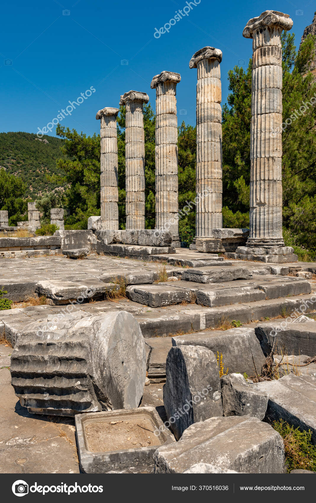 Priene İyon antik tiyatro Athena tapınağı