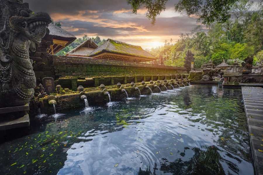 Tirta Empul (kutsal su tapınağı)