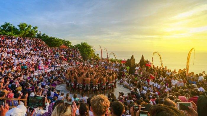 Uluwatu Tapınağı + Kecak Dansı