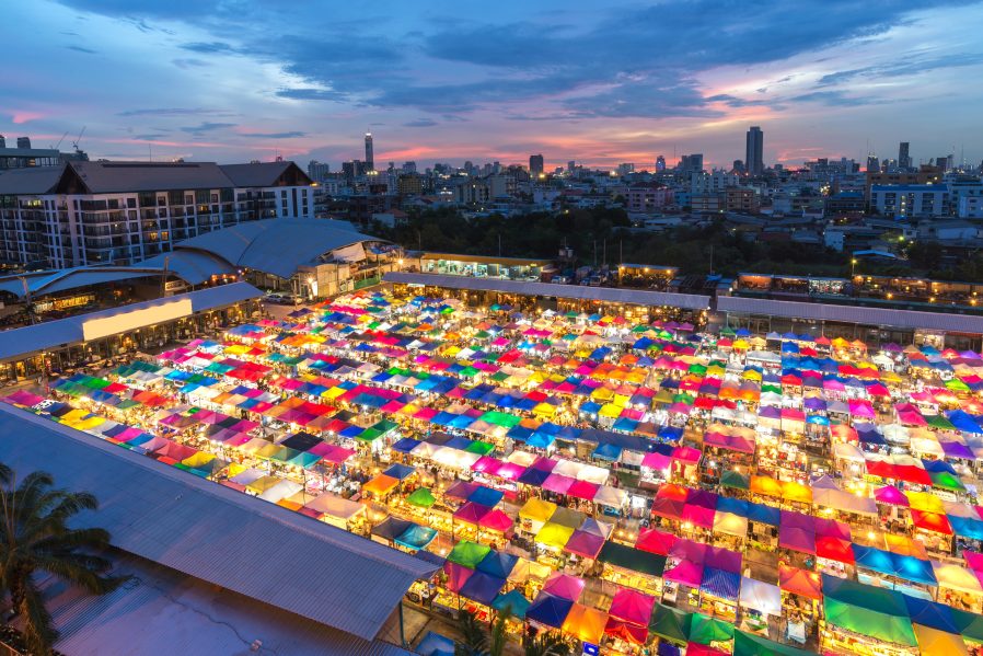 Chatuchak Hafta Sonu Pazarı (JJ Market)