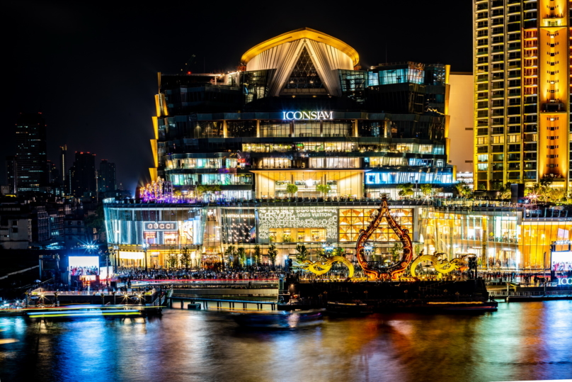 ICONSIAM + Asiatique (Chao Phraya gece)