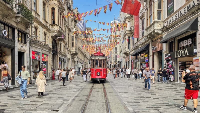 İstiklal Caddesi 1.4 km yaya cadde