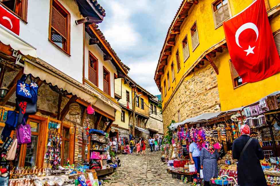 Bursa Ulu Cami — Osmanlı mimarisinin 20 kubbeli anıtsal eseri