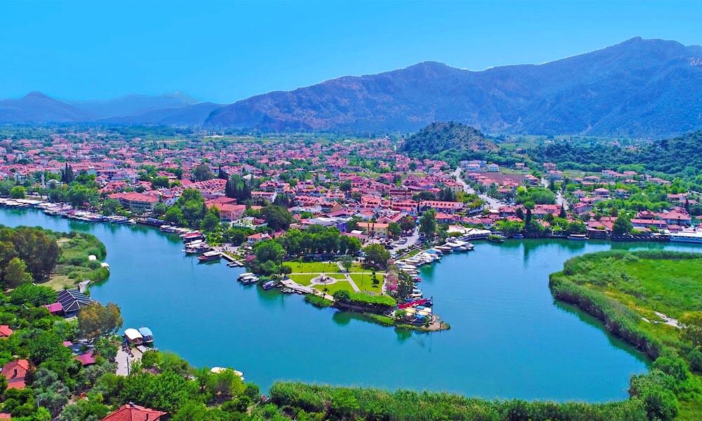 Dalyan merkezi butik restoran nehir kıyısı