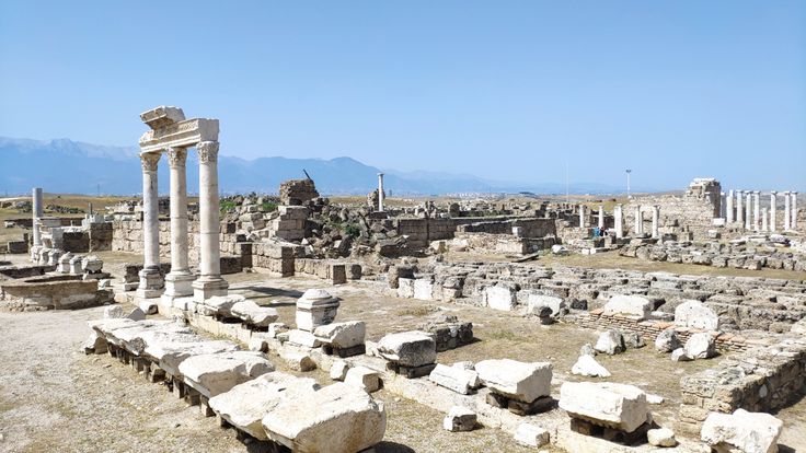 Laodikya antik kent sütunlar kazı