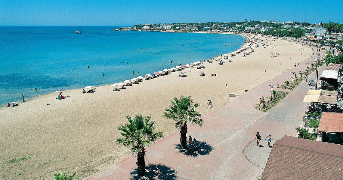 Altınkum Plajı 4 km mavi bayrak kum