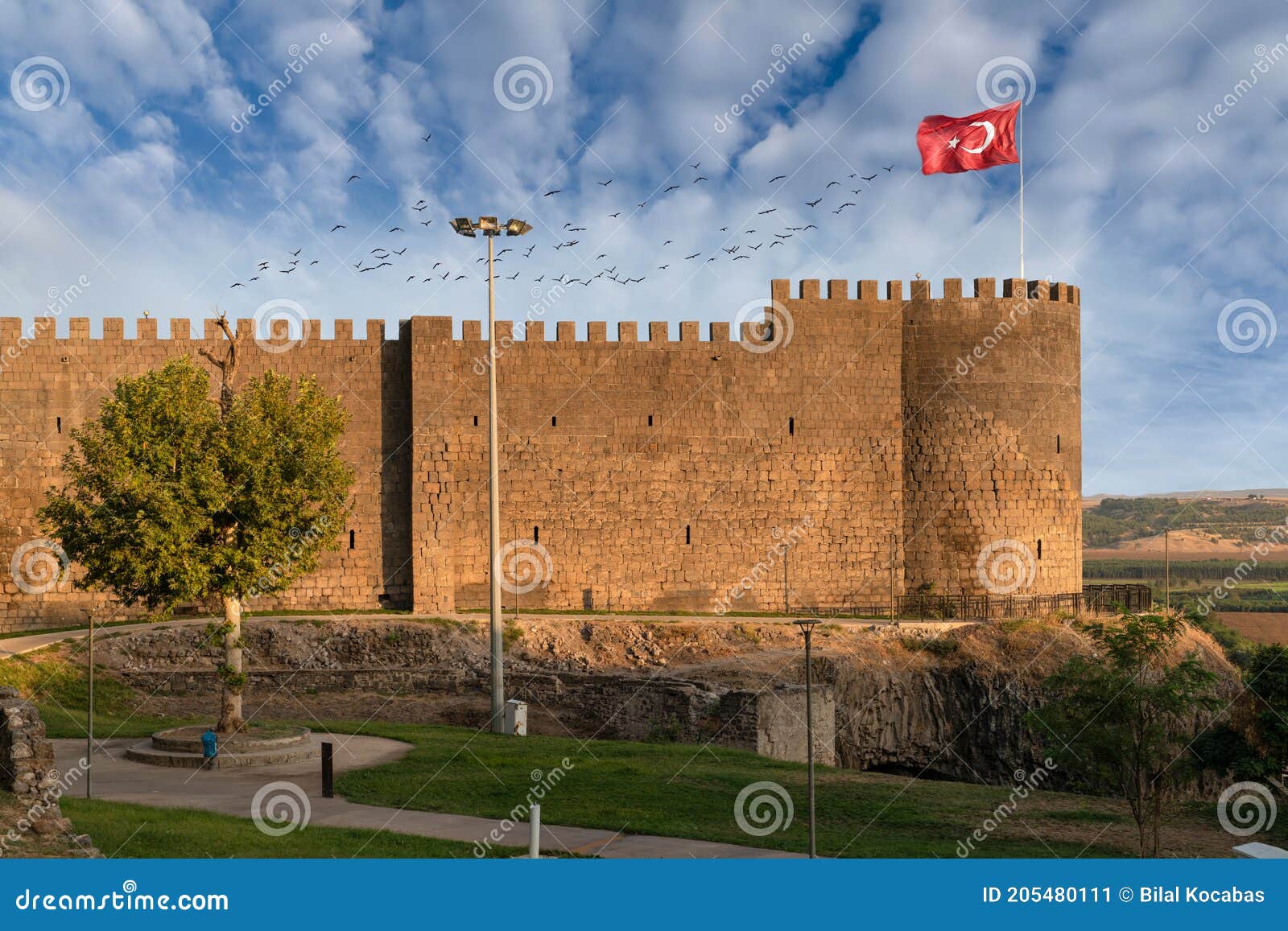 Diyarbakır Bazalt Surlar — UNESCO Dünya Mirası, siyah bazalt kale