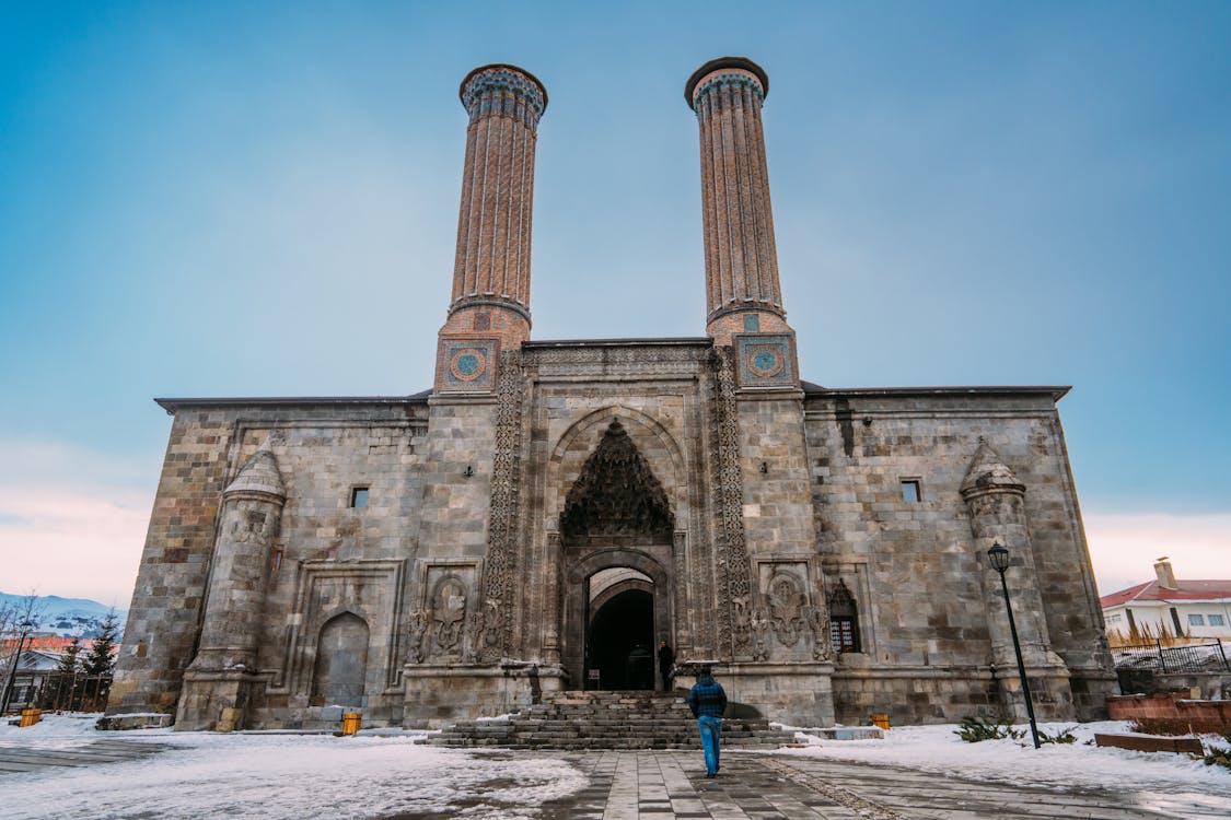 Çifte Minareli Medrese Selçuklu portal