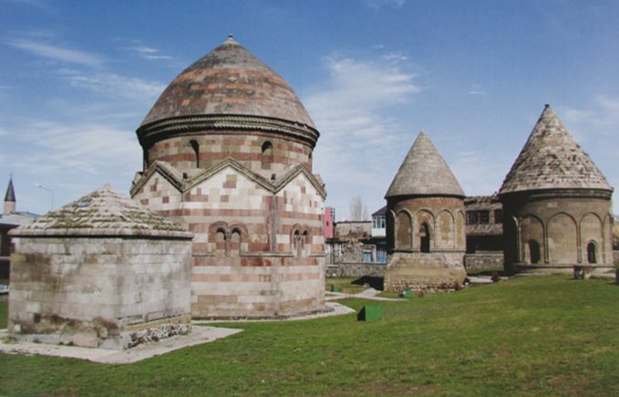Üç Kümbetler Selçuklu mezar anıt
