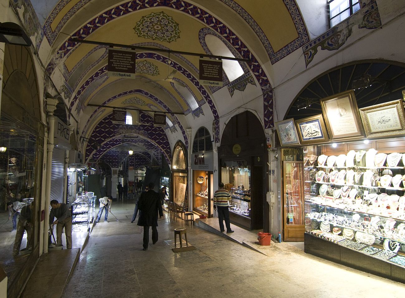 Kapalıçarşı 1461 dünyanın en büyük 4000 dükkan