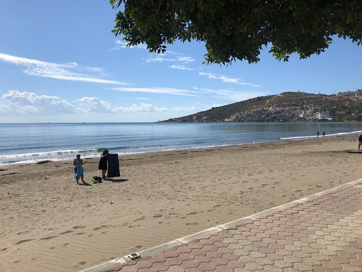 Sahilkent Plajı 12 km kumlu aile sahili