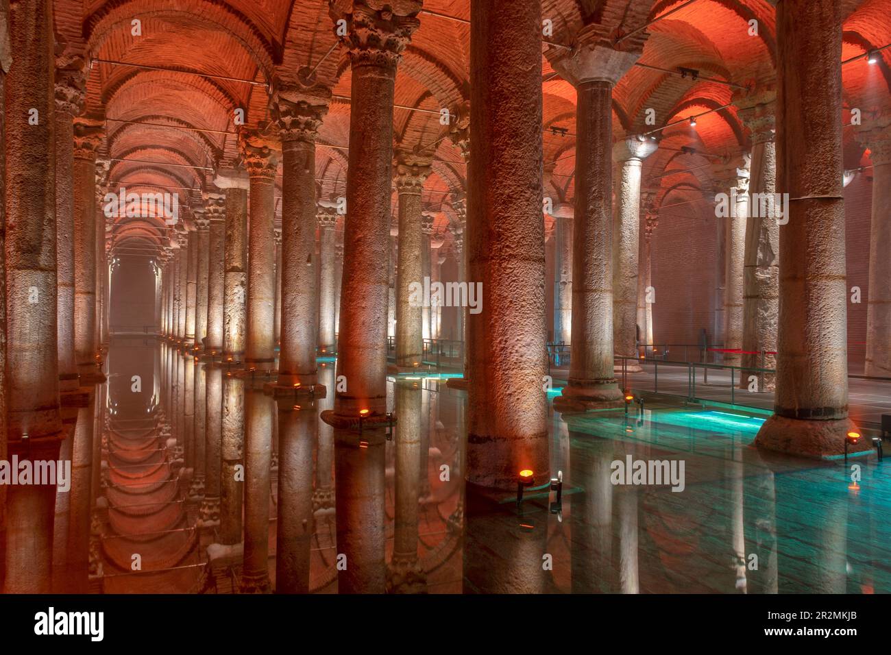 Yerebatan Sarnıcı (Basilica Cistern)