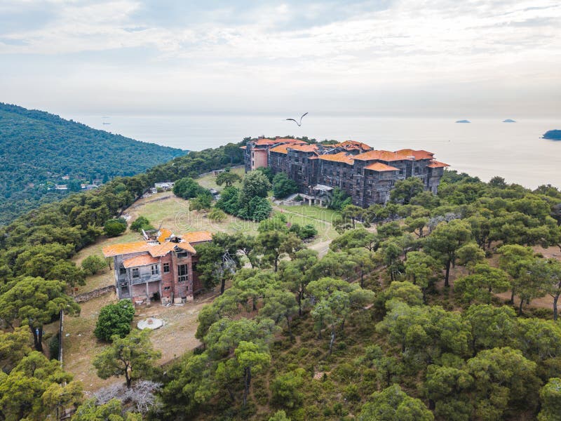 Adalar (Büyükada + Heybeliada)