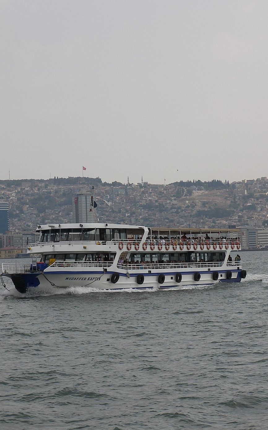 İzmir Konak Saat Kulesi — İzmir'de mutlaka gezilecek yerlerin başında