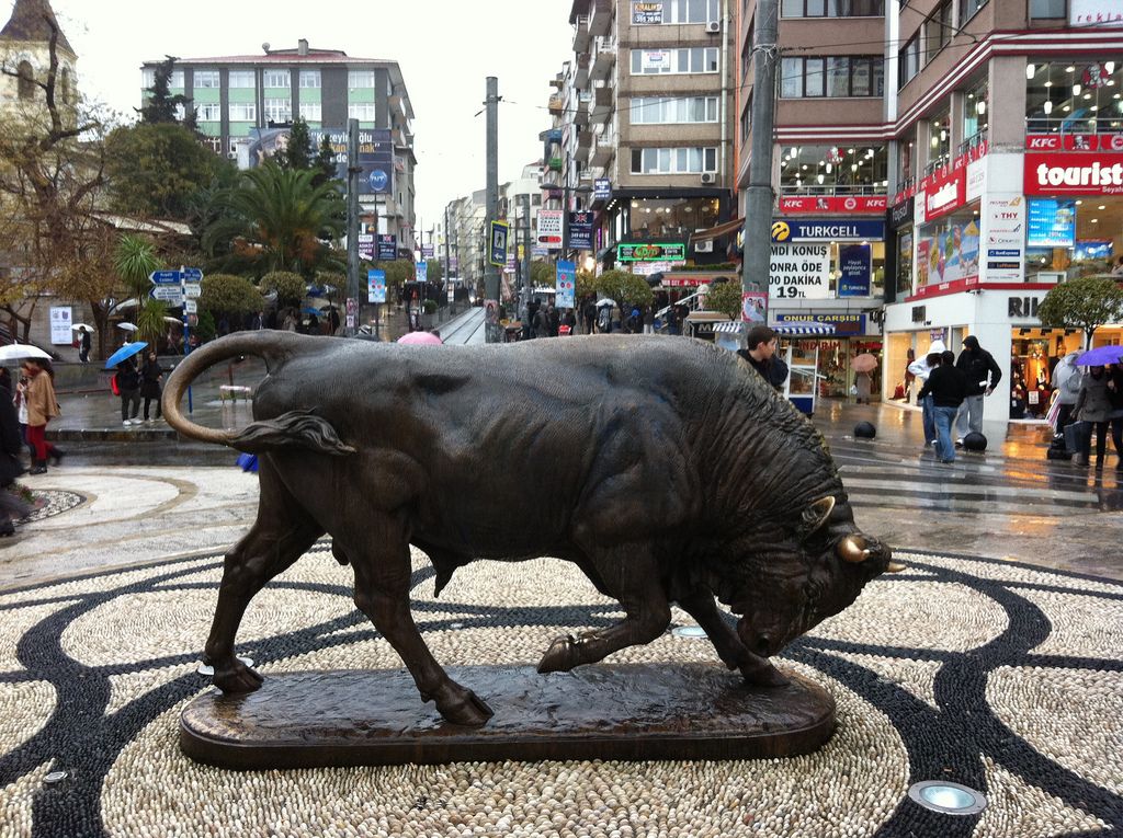 Boğa Heykeli Kadıköy meydan sembol