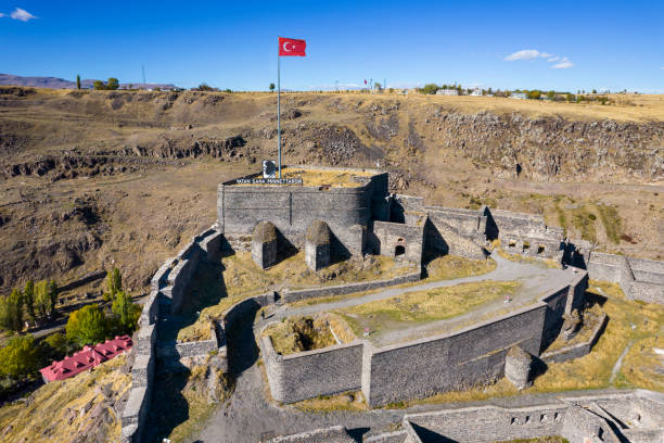 Kars Kalesi şehir tepe surları