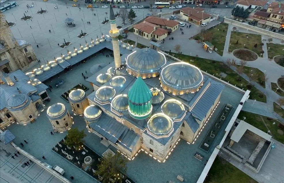 Konya Mevlana Müzesi türkuaz kubbe Selçuklu mimarisi