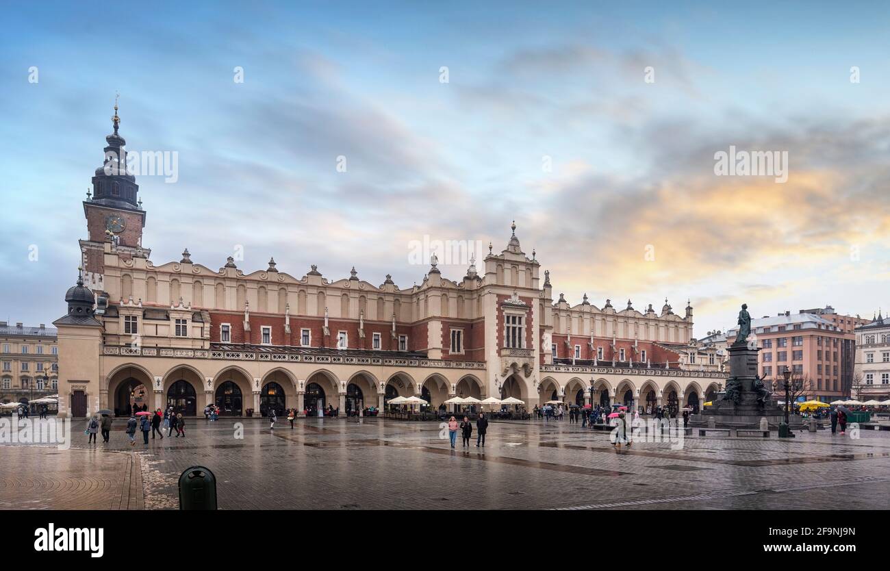 Rynek Glowny + Sukiennice