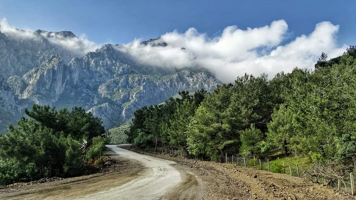 Spil Dağı Niobe efsane kayalık