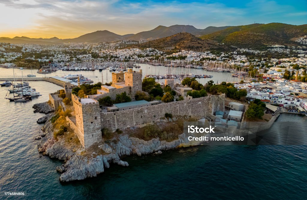 Bodrum Kalesi ve limanı Ege denizi