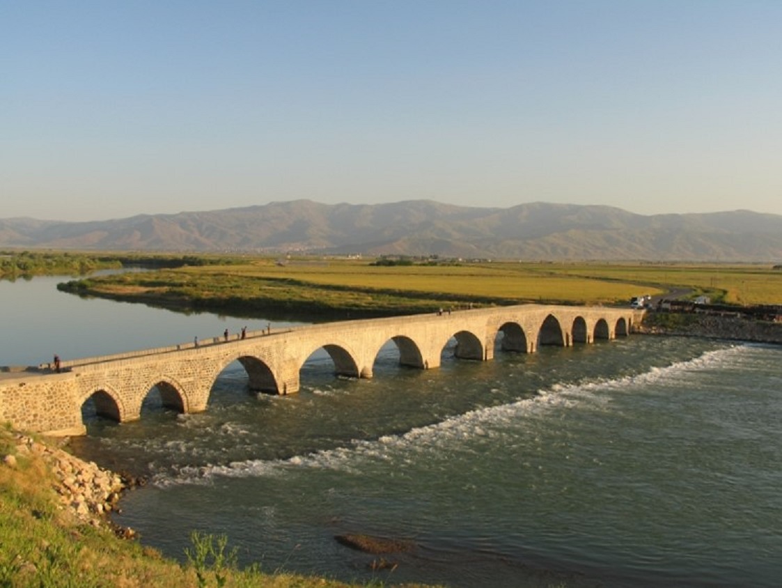 Murat Nehri vadi dramatik manzara