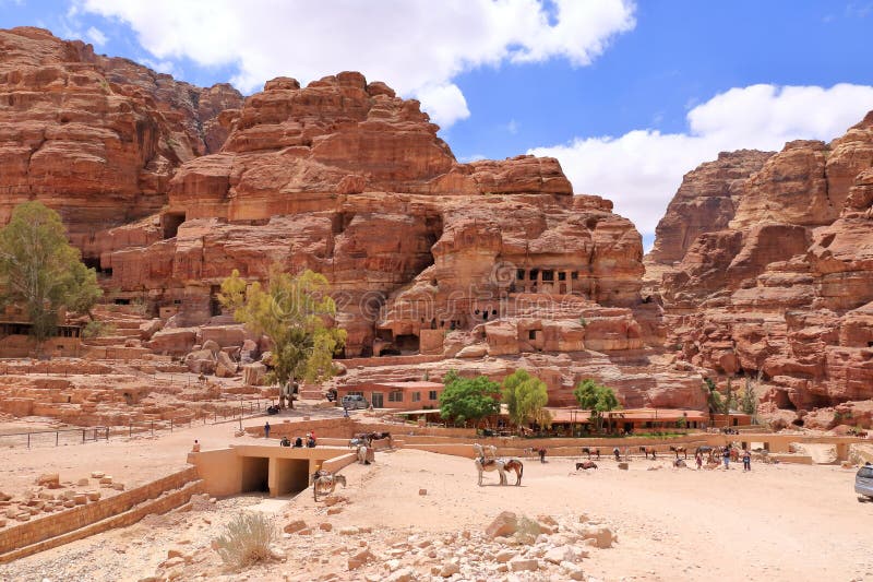 Wadi Musa kasabası + Hamamlar