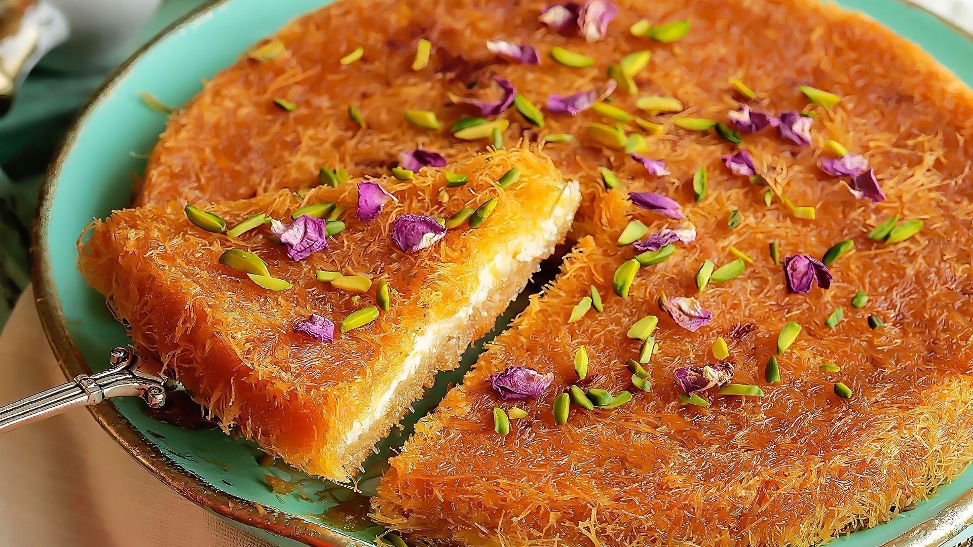 Knafeh + Baklava (tatlı)