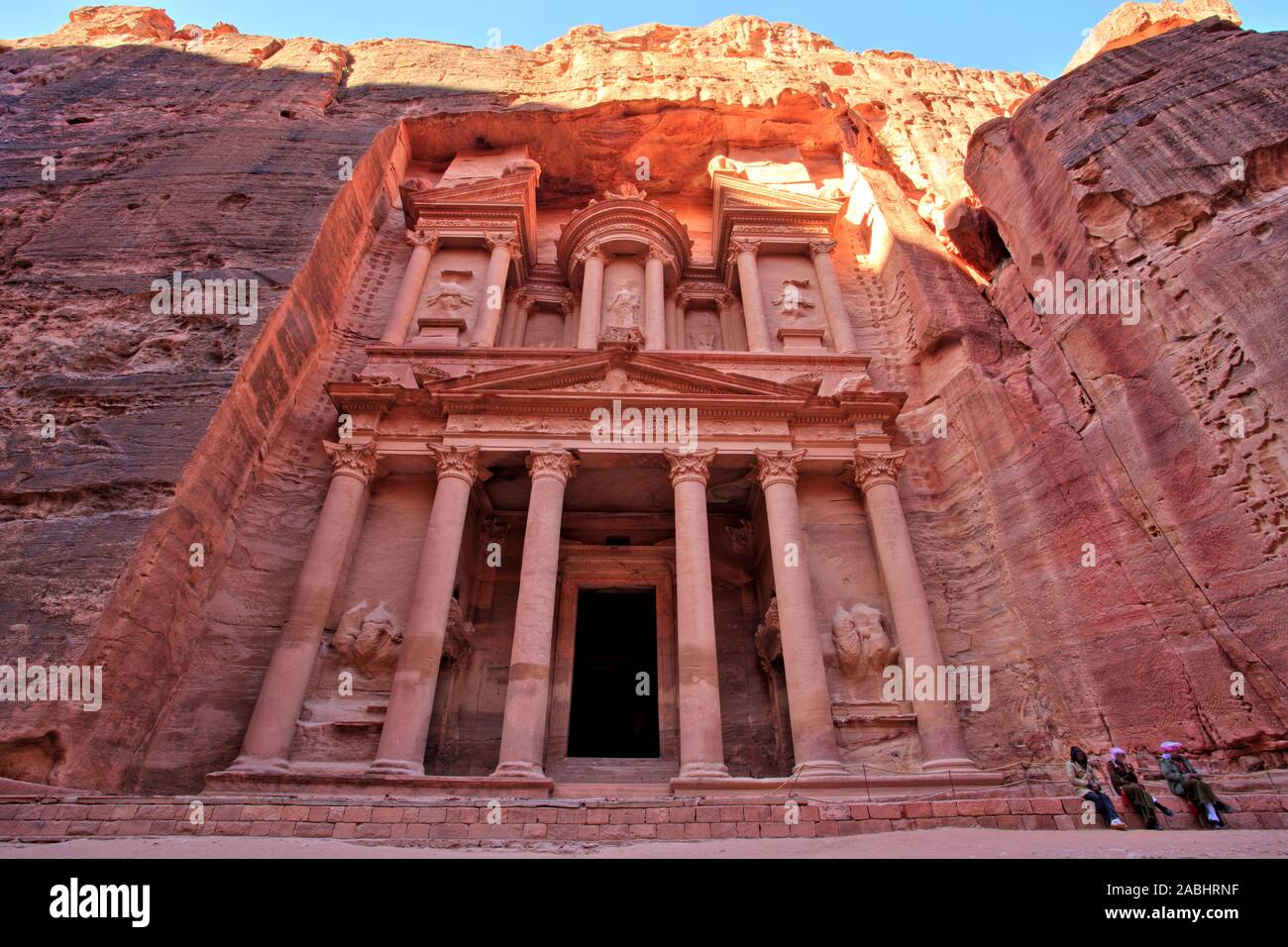 Petra Hazinesi (Khazneh) gün batımında, Siq'in sonu