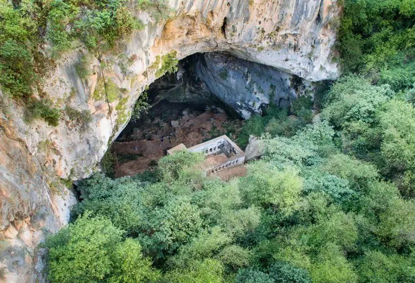 Cehennem Obruğu 128m derinlik kayalık