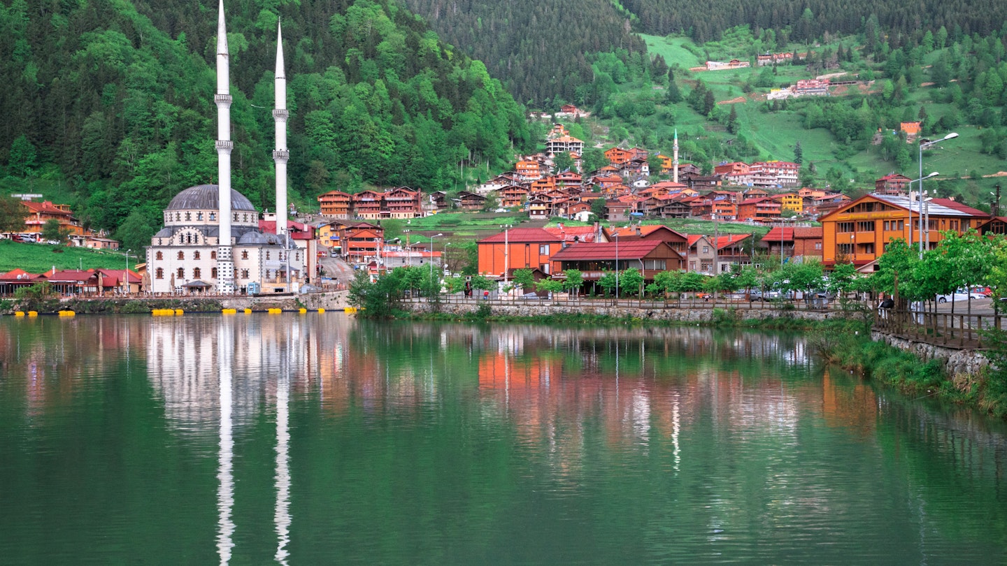 Haldizen Yaylası 1800m geleneksel ahşap ev