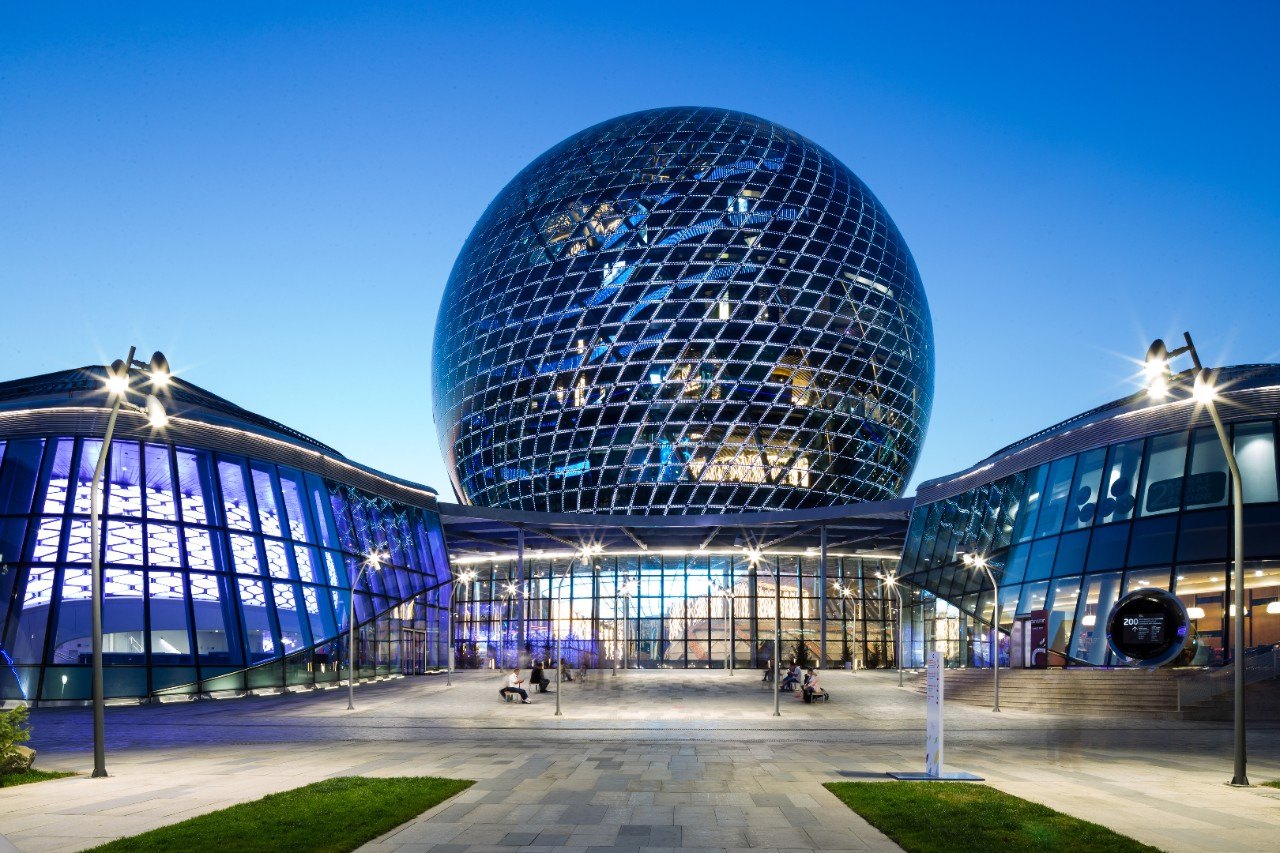 Expo 2017 & Nur Alem (Cam Küre)