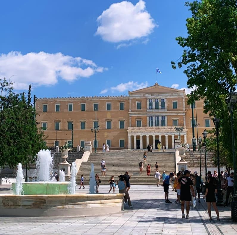 ucuzakesfet.com/atina-syntagma-meydani-parlamento-nobet-degisim