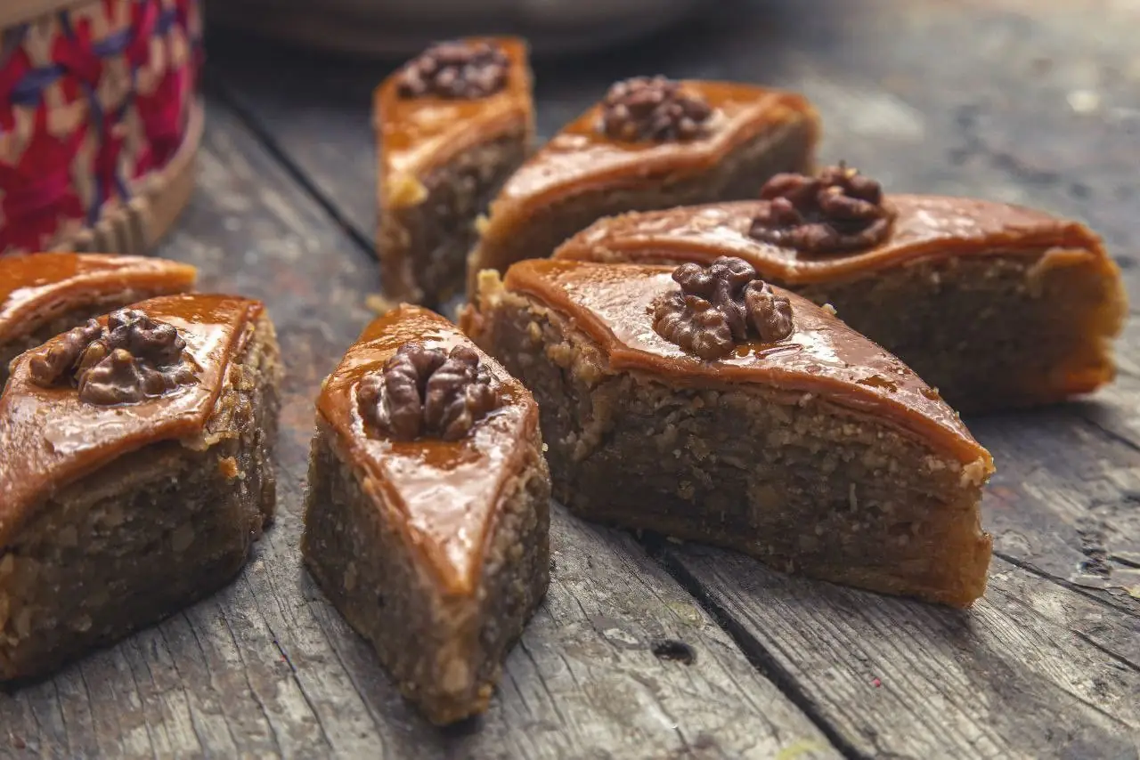 Pakhlava (Azeri baklavası)