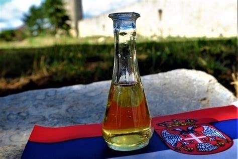 Rakija (ev yapımı brandy)