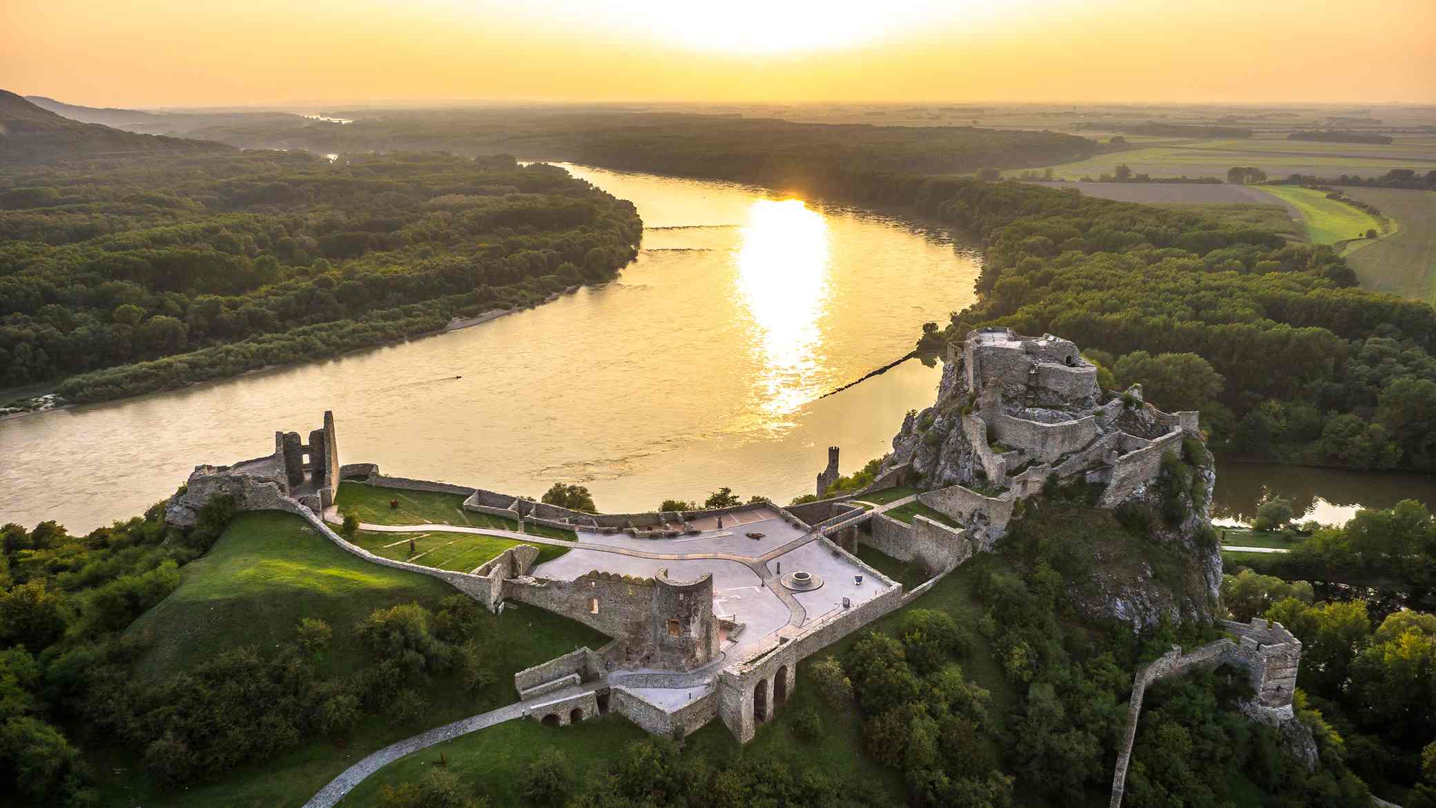 ucuzakesfet.com/bratislava-devin-kalesi