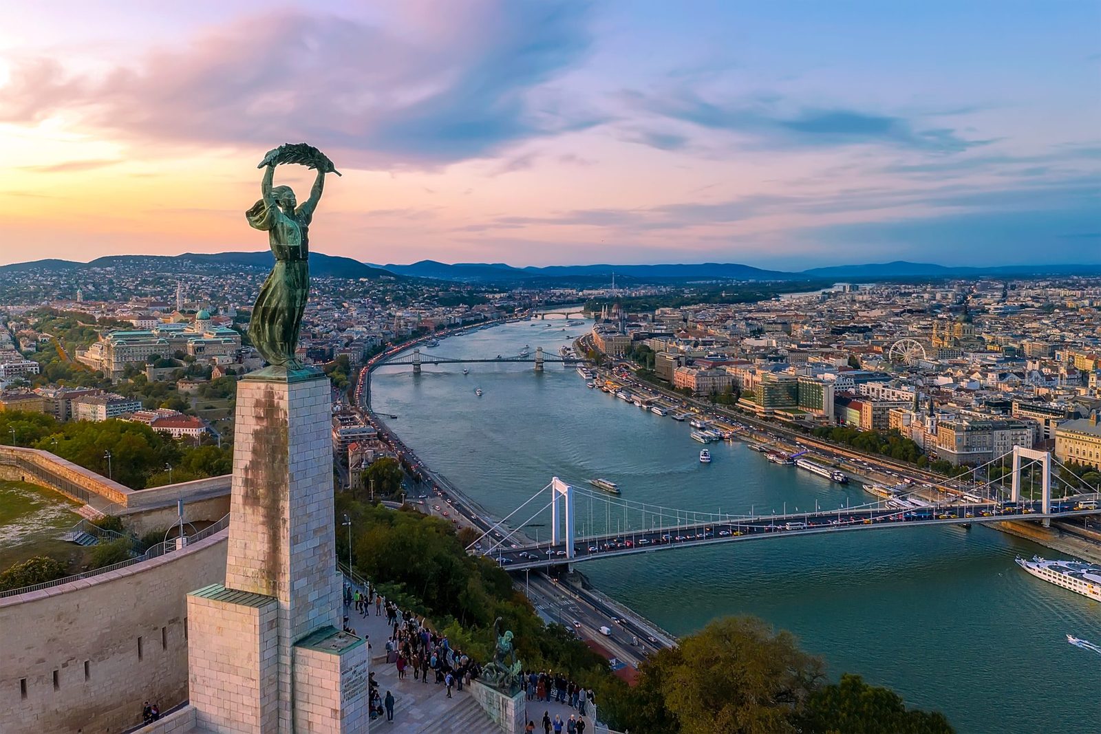 ucuzakesfet.com/budapeste-gellert-tepesi-citadella