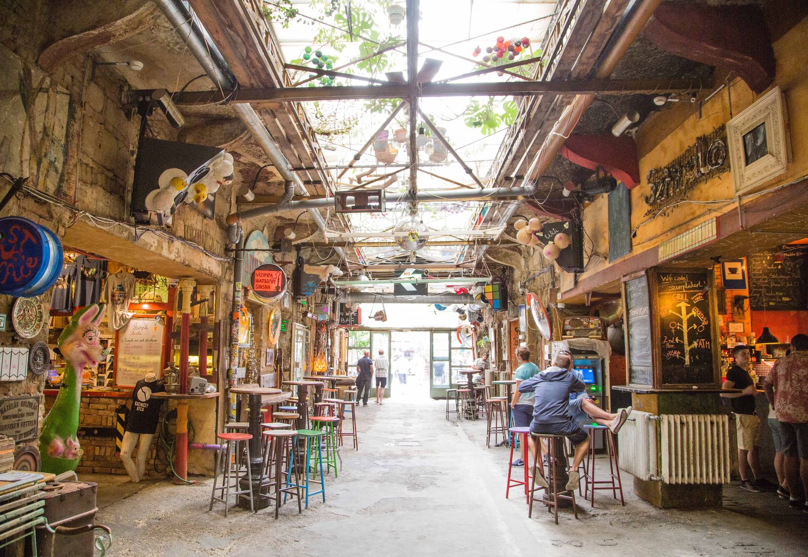 ucuzakesfet.com/budapeste-ruin-barlar-szimpla-kert