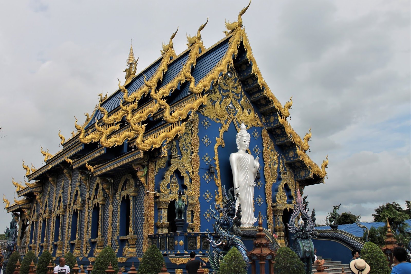 Mavi Tapınak (Wat Rong Suea Ten)
