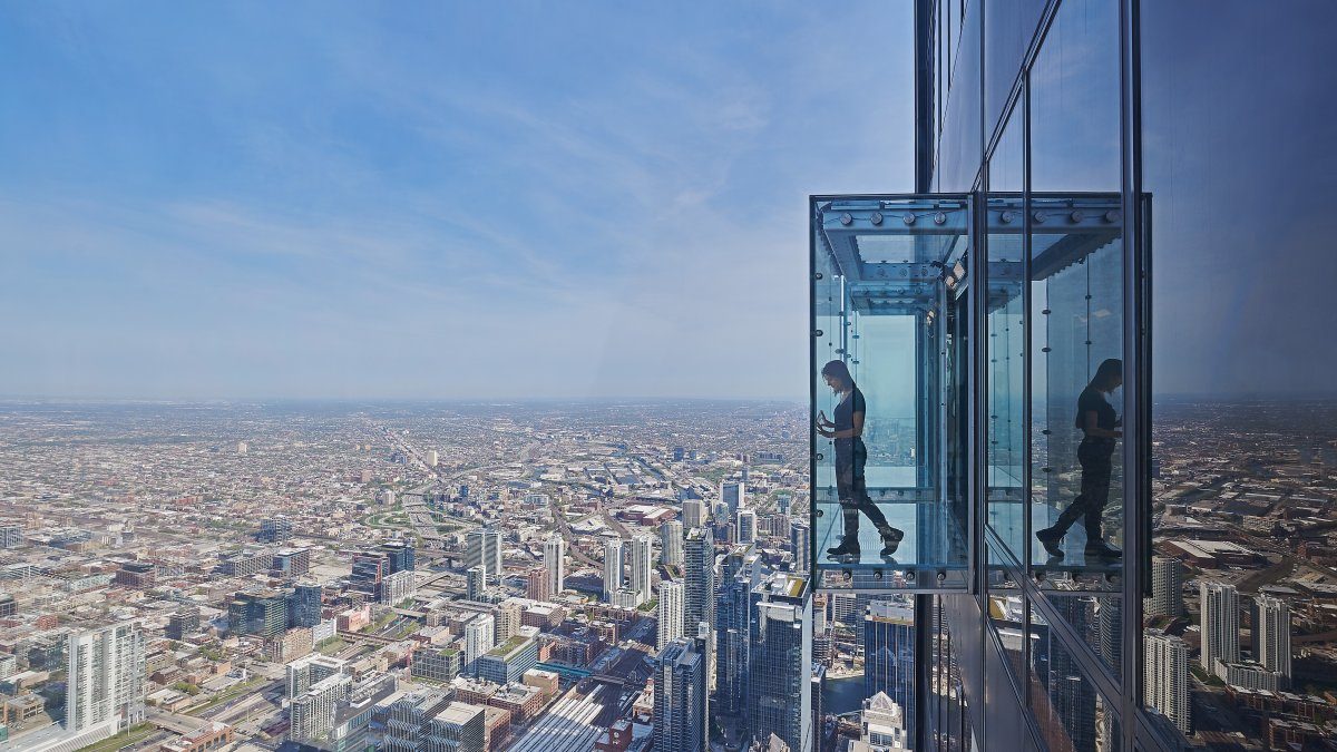 Chicago Willis Tower Skydeck (The Ledge)