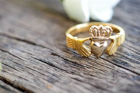 Claddagh yüzüğü